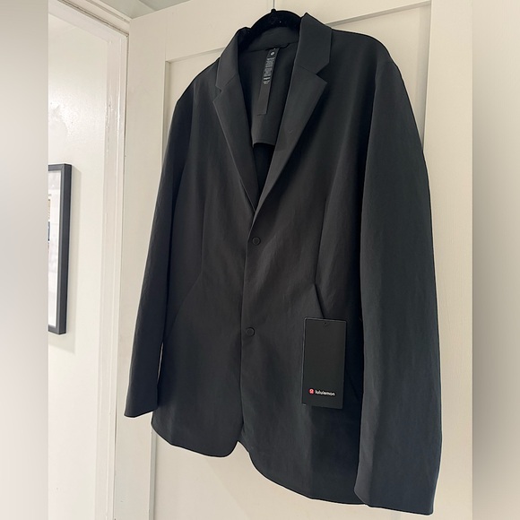 NWT LuluLemon Black Men’s Venture Blazer, Size Medium (Sold Out Online) - Picture 4 of 10